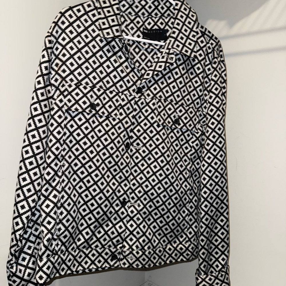 Men’s Asos black button up light jacket with matching pants.